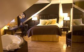 Leaside Manor